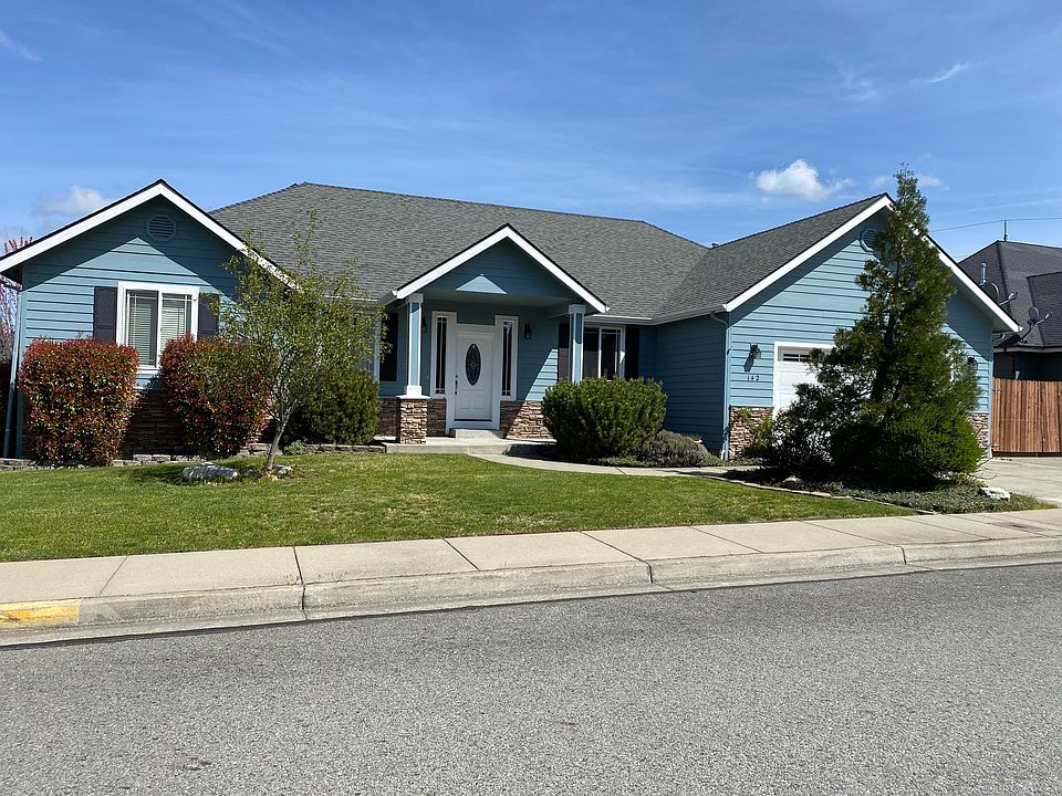 Upscale area of lovely homes. Grants Pass golf course across the street.