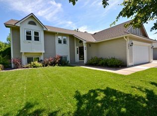 1045 Northview Park Rd, Eagan, MN 55123