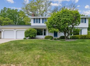 9640 Oxborough Rd, Bloomington, MN 55437