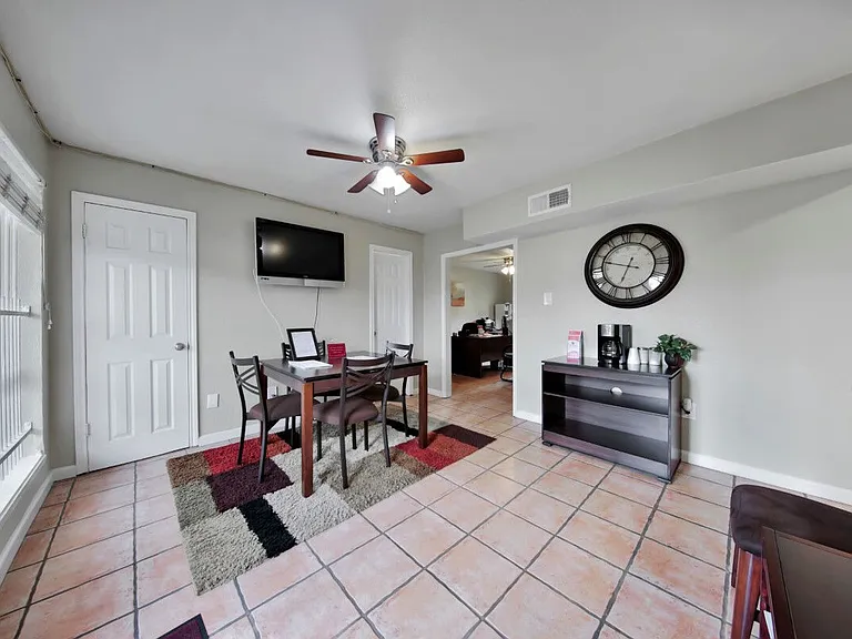 Pelican Pointe — Photo 8
