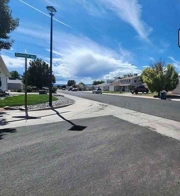 Exterior Neighborhood (street photo)