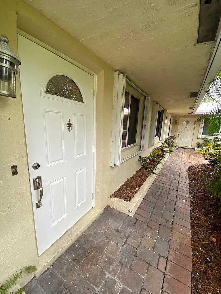 3031 NE 21st Ave — Photo 3