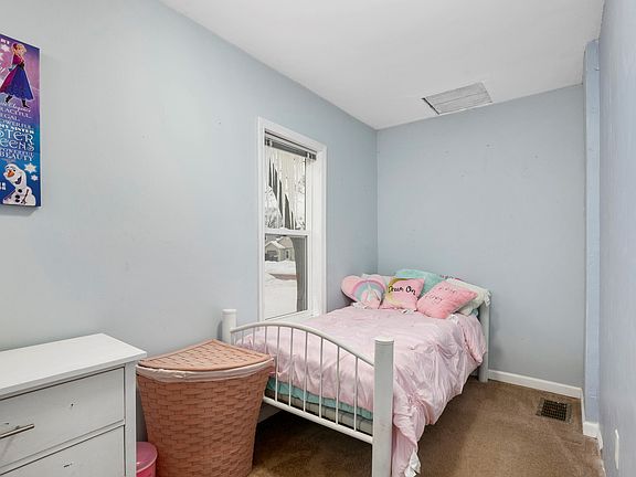 3rd image of 458 W 21st St