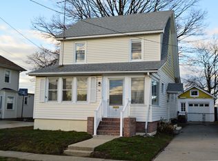 38 Lenox Ave, Hicksville, NY 11801