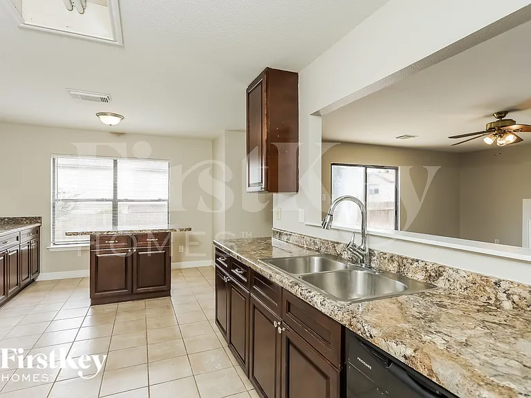 4623 Everstone Crk — Photo 9