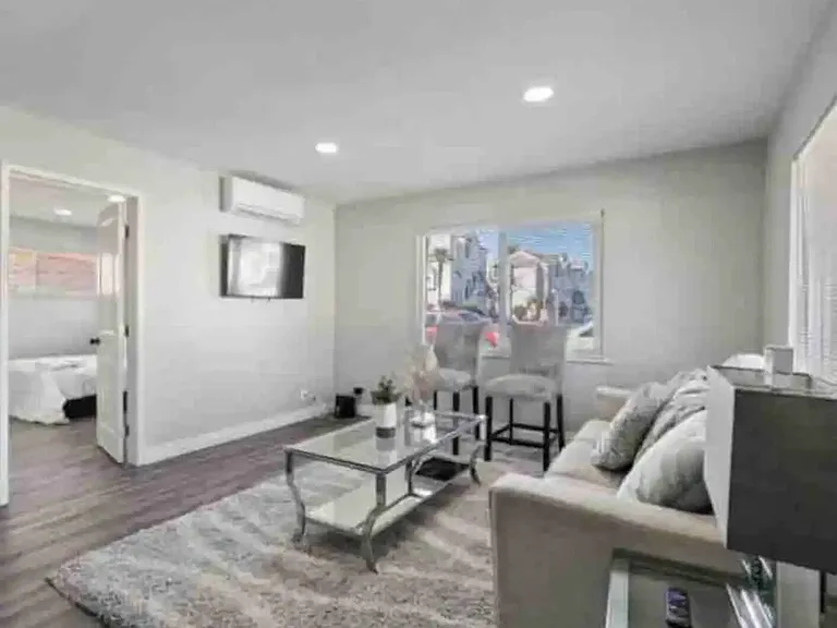 E Clara St — Photo 3
