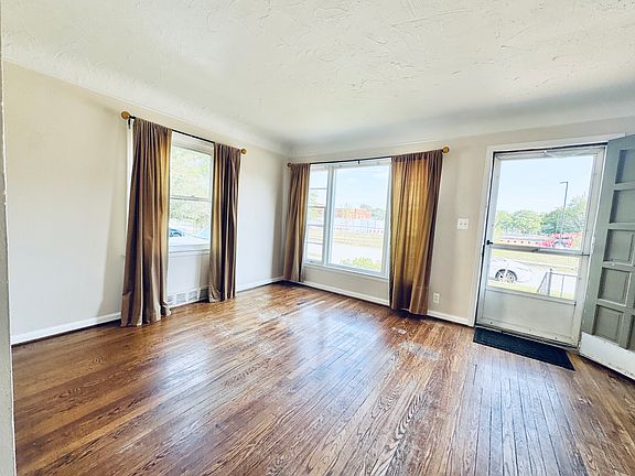3rd image of 370 Bird Ave