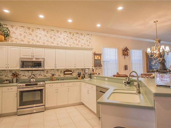 5th image of 709 Martinique Cir