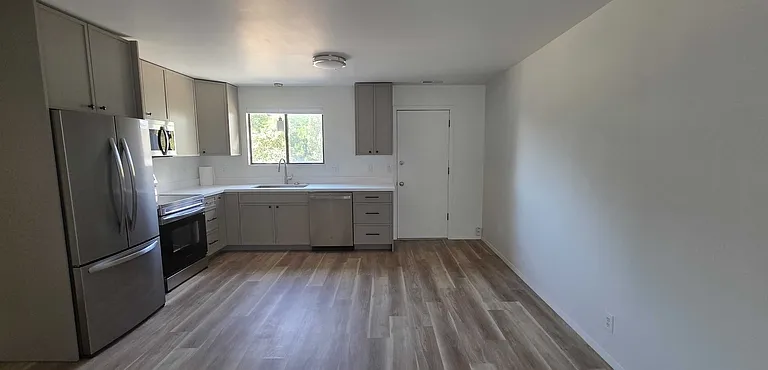 1583 E Stratford Ave #2 — Photo 4