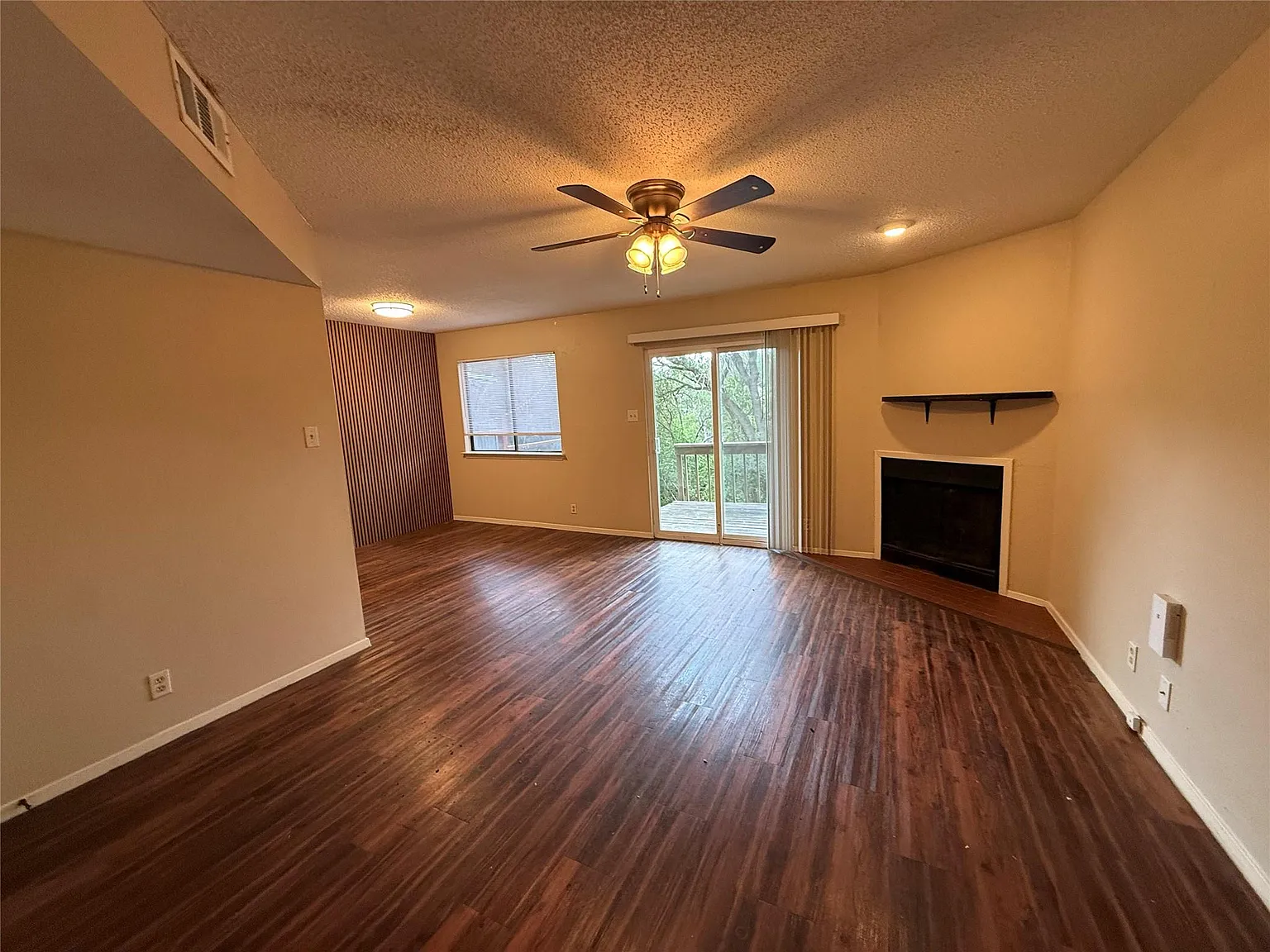 2 bed, 1.5 bath, 1896 sqft, $1,650 — Photo 2