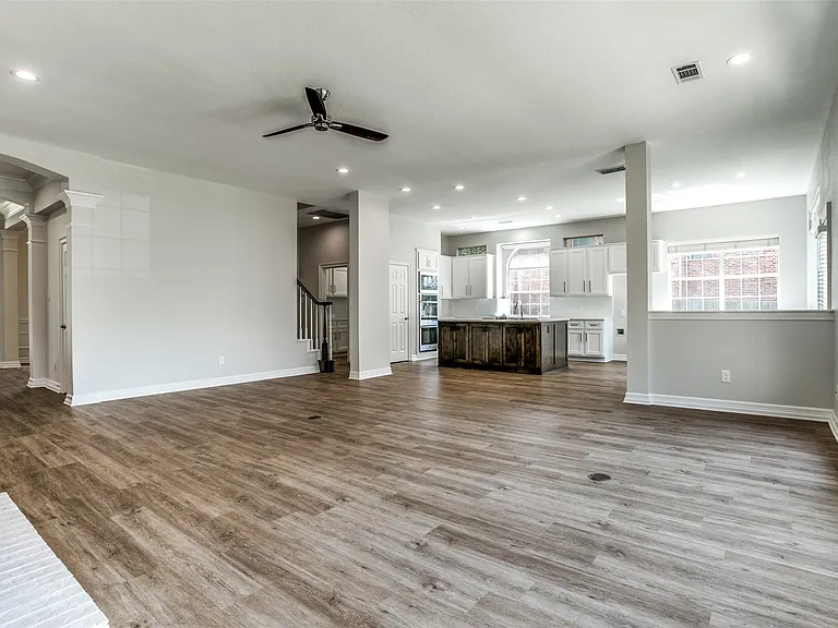 1270 Lakeway Dr — Photo 8