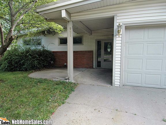 3rd image of 921 Eldon Dr