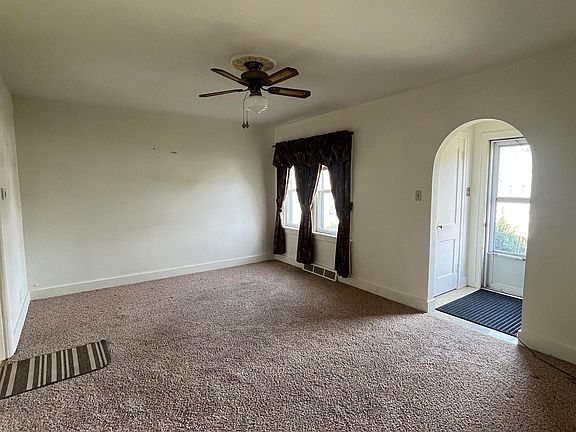 2nd image of 724 E 5th St