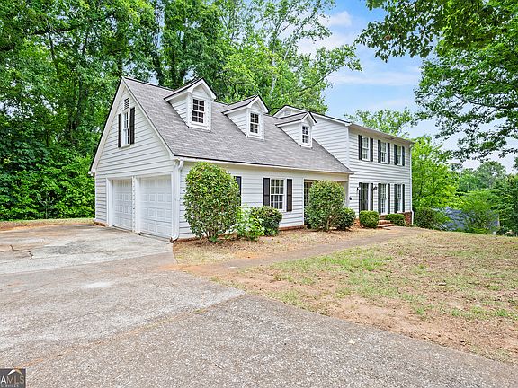 3rd image of 602 Commanche Dr