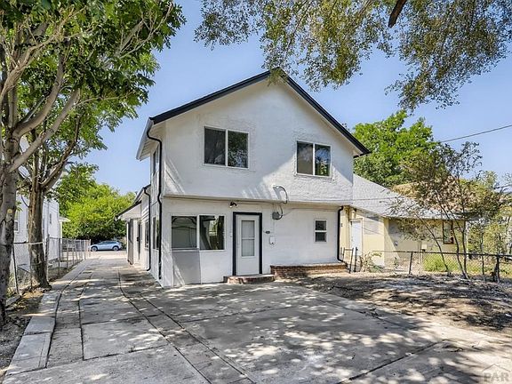 Rear Unit has 2 entrances