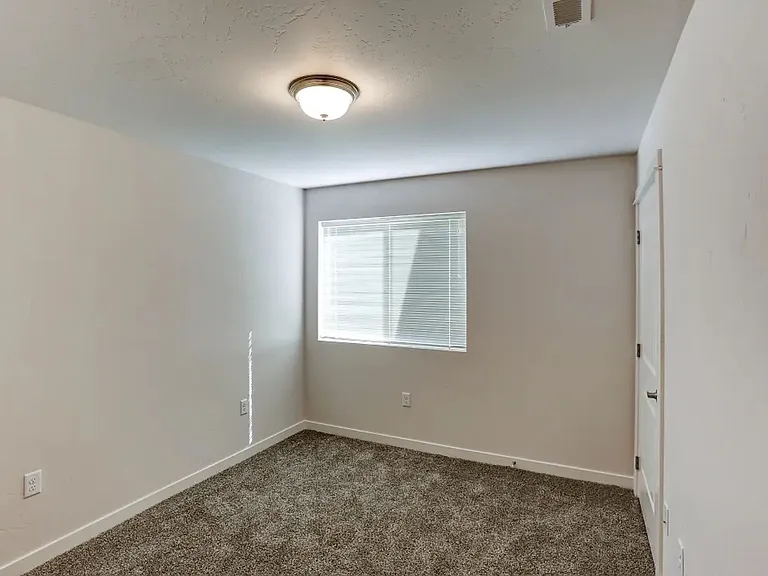 Move in and Save at Creekside Townhomes! — Photo 13