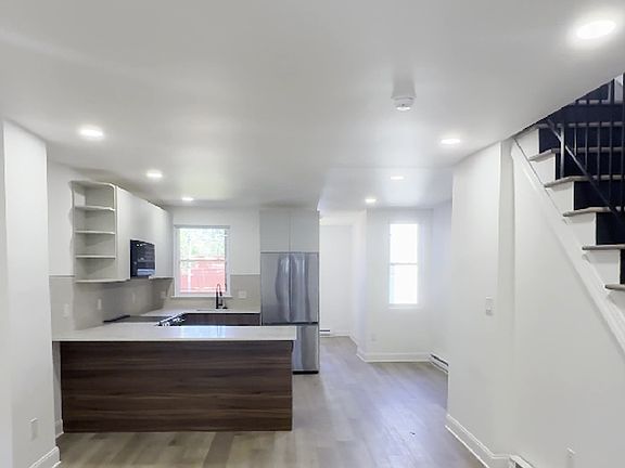 2nd image of 5041 N Franklin St