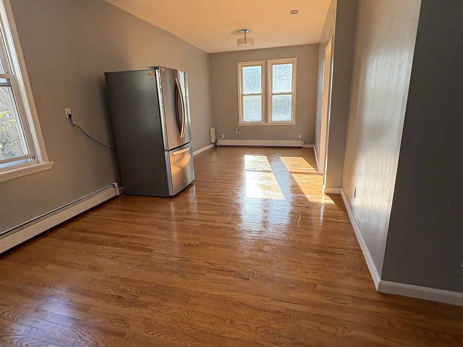2 bed, 1.0 bath, 724 sqft, $2,300 — Photo 4