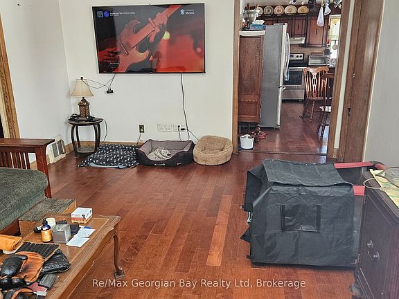 4th image of 8 Sturgeon Bay Rd