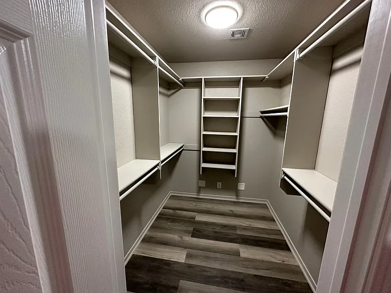 1029 E 64th Pl — Photo 14