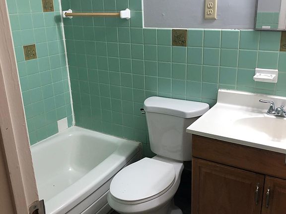 4th image of 1361 W 114th St APT 7