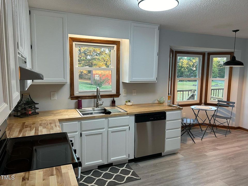 1st image of 810 Shadow Lake Dr