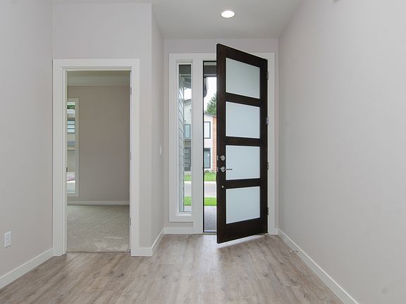 2nd image of 10915 NE 95th Pl