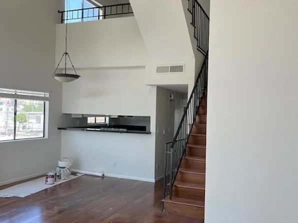 1819 Greenfield Ave APT 305, Los Angeles, CA 90025