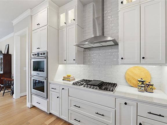 4th image of 8004 W Dorchester St