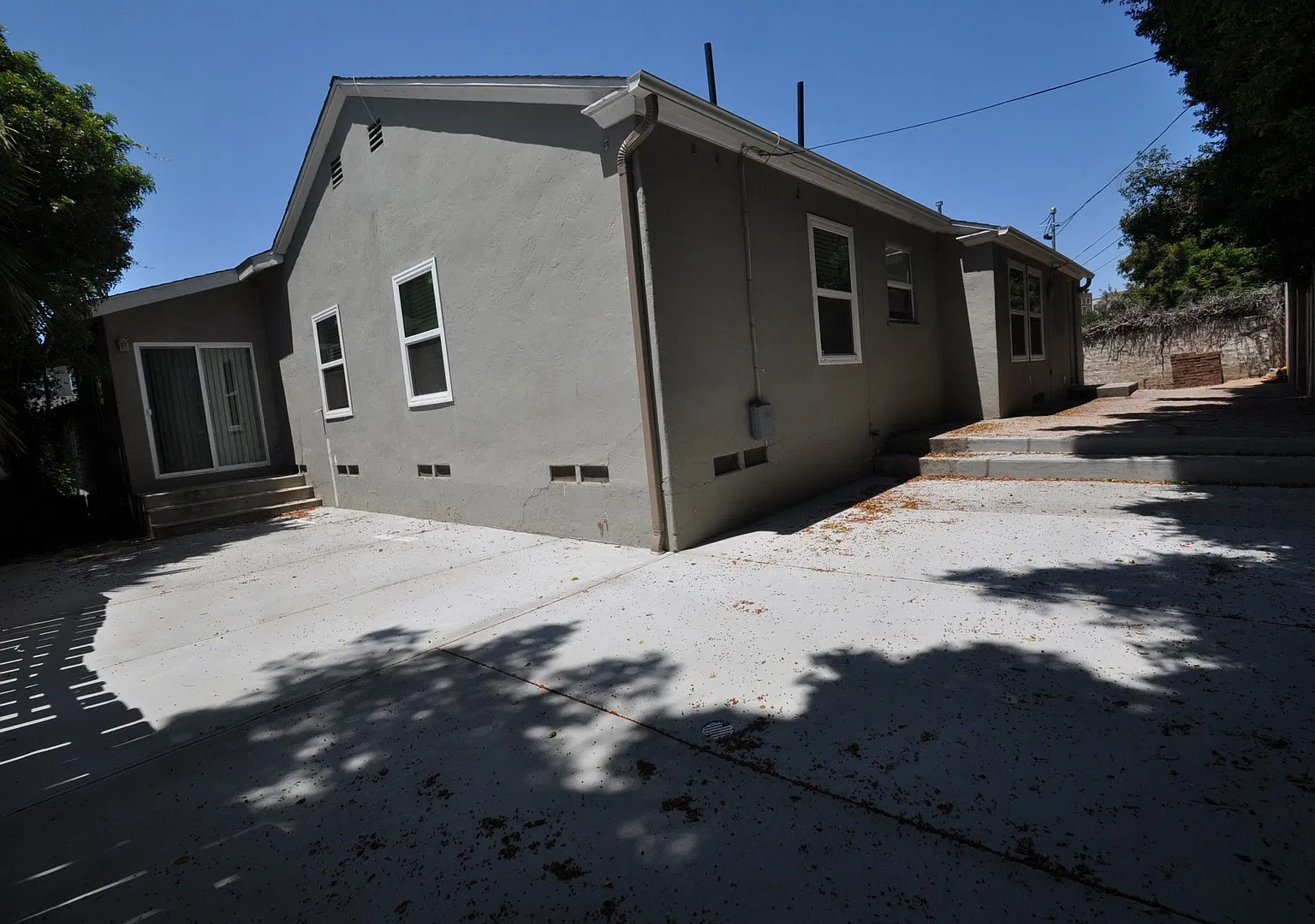 6BD/3BA on College Ave! — Photo 4
