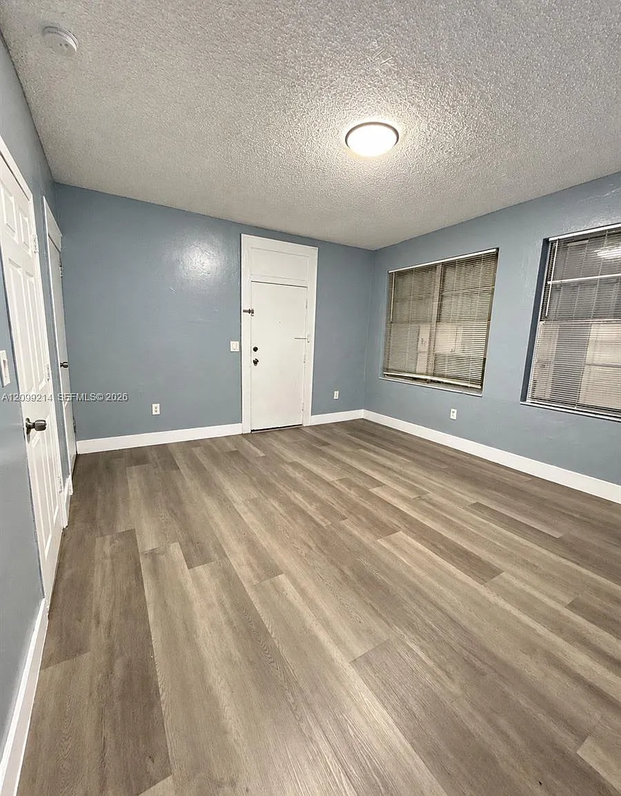 Lawrence Estate East Addn — Photo 4