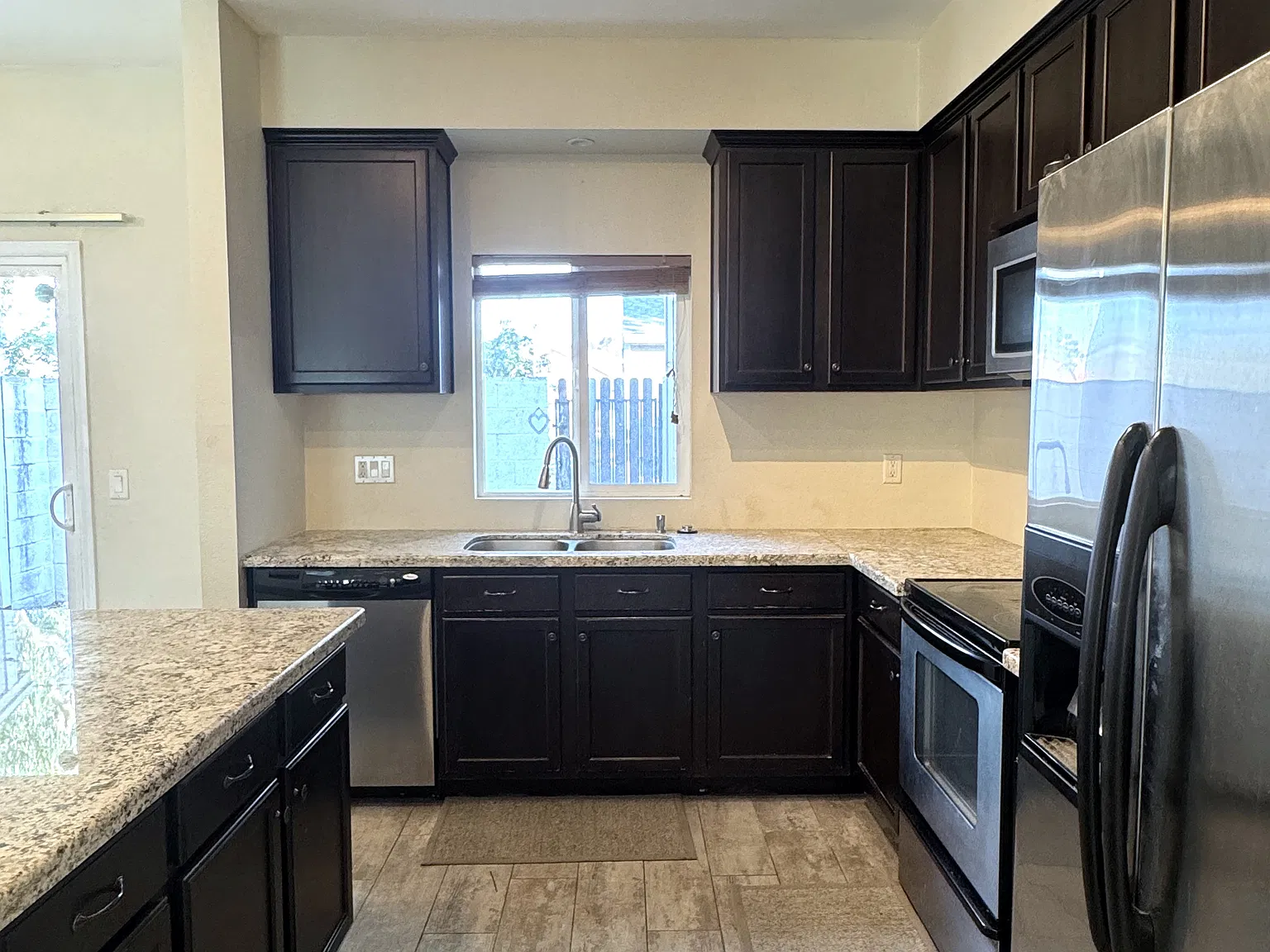 2 bed, 1.5 bath, 1200 sqft, $1,700 — Photo 4