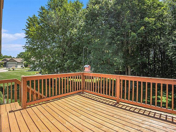 4th image of 15250 Canterbury Ln