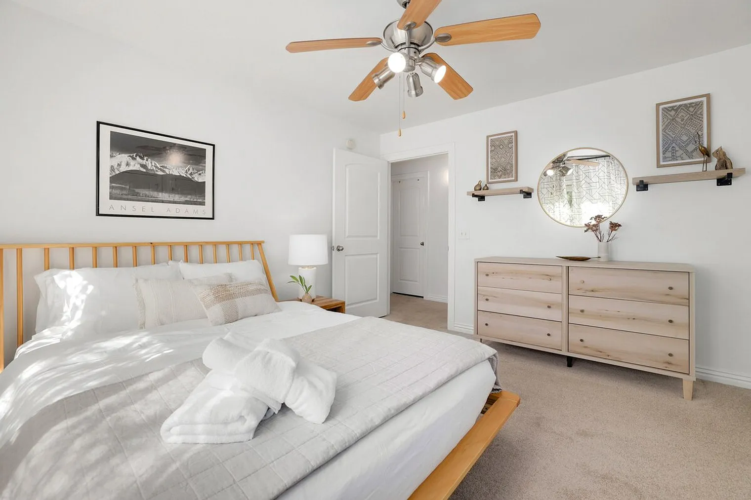 3 bed, 2.0 bath, 1829 sqft, $4,103 — Photo 3