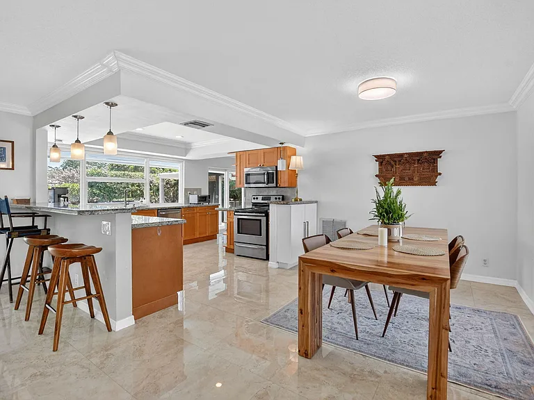424 SW 7th Way — Photo 17