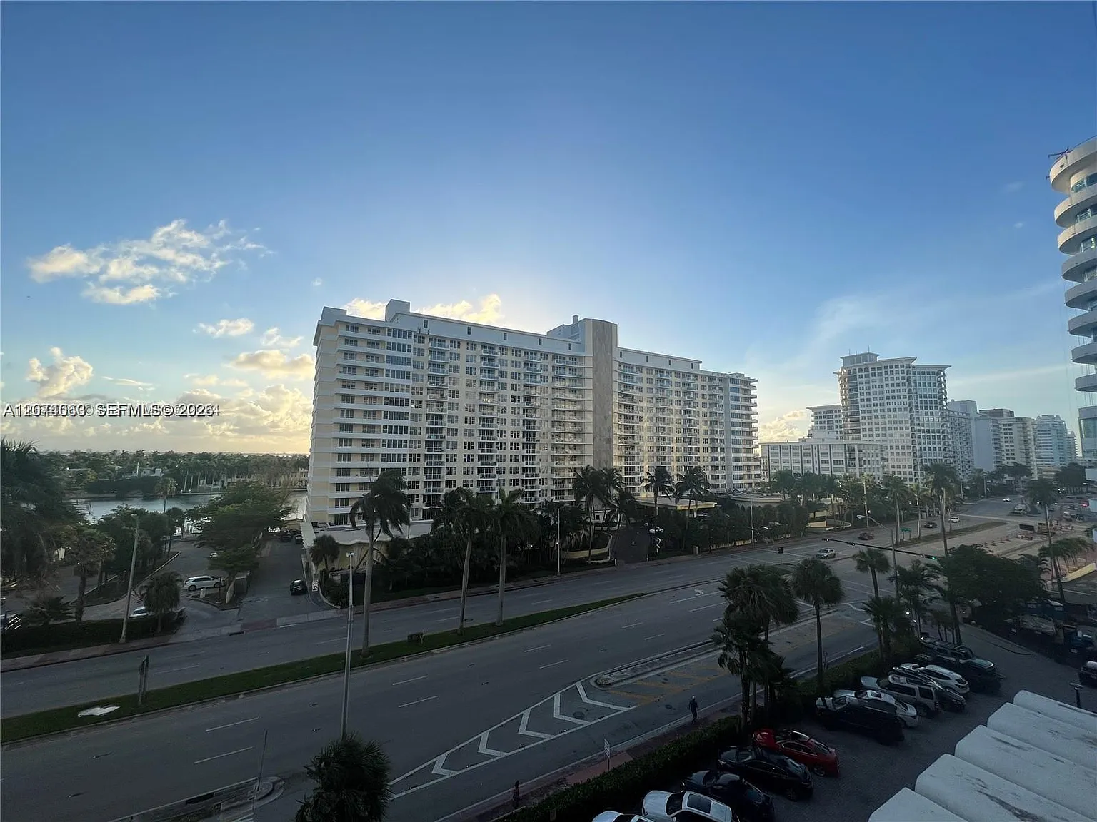 Oceanside Plaza Condo — Photo 3