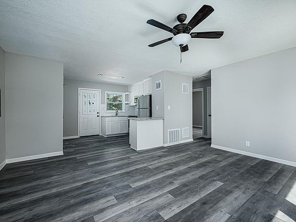3rd image of 4423 Maggie Ln