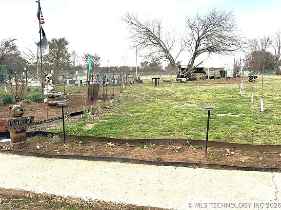 3rd image of 423334 E 1020th Rd