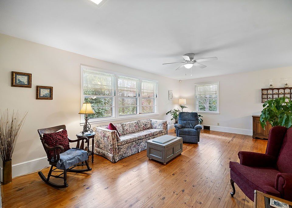 130 Old Abbeville Hwy, Greenwood, SC 29649 Zillow