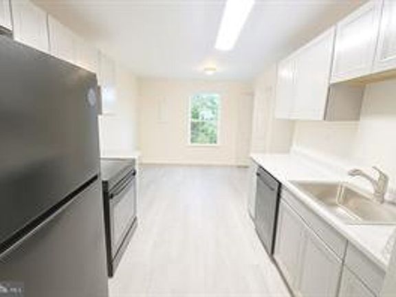 4th image of 45293 Rumsford Ln Unit 1