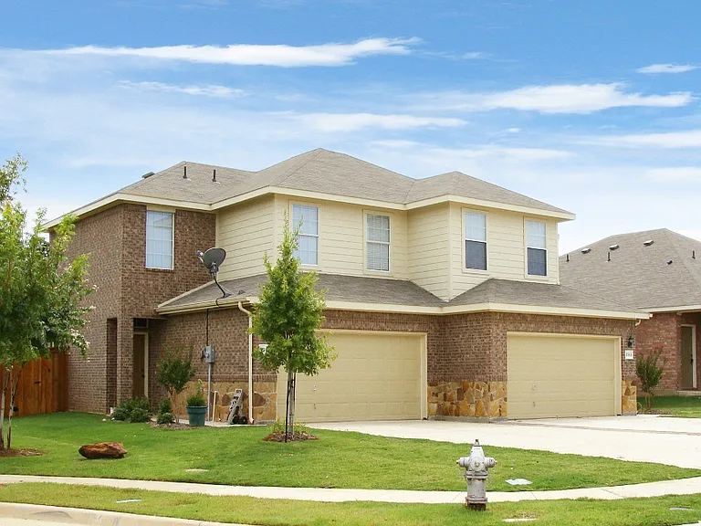 1301 Piedmont Dr — Photo 1