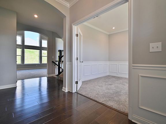 5th image of 10028 Meadow Glen Dr