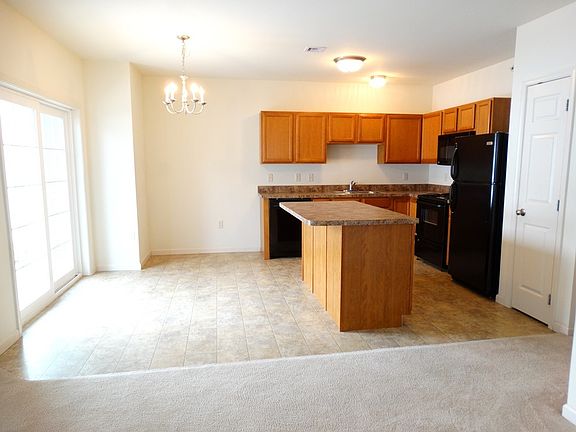 Kitchen & Dining