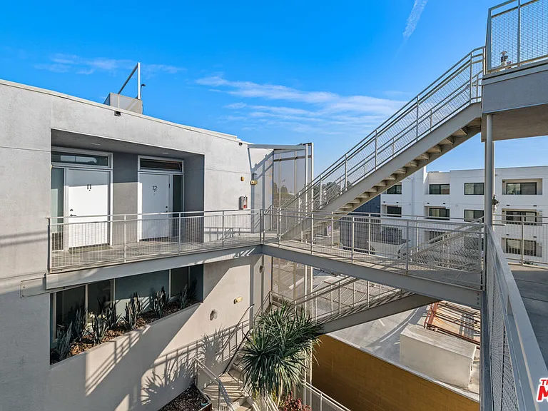 751 N Fairfax Ave #12 — Photo 14