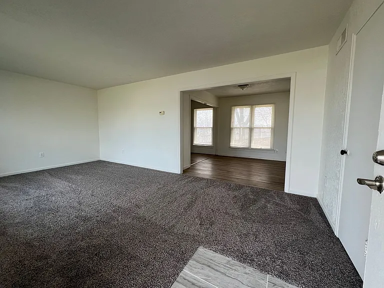 1120 NW Carroll Dr — Photo 3
