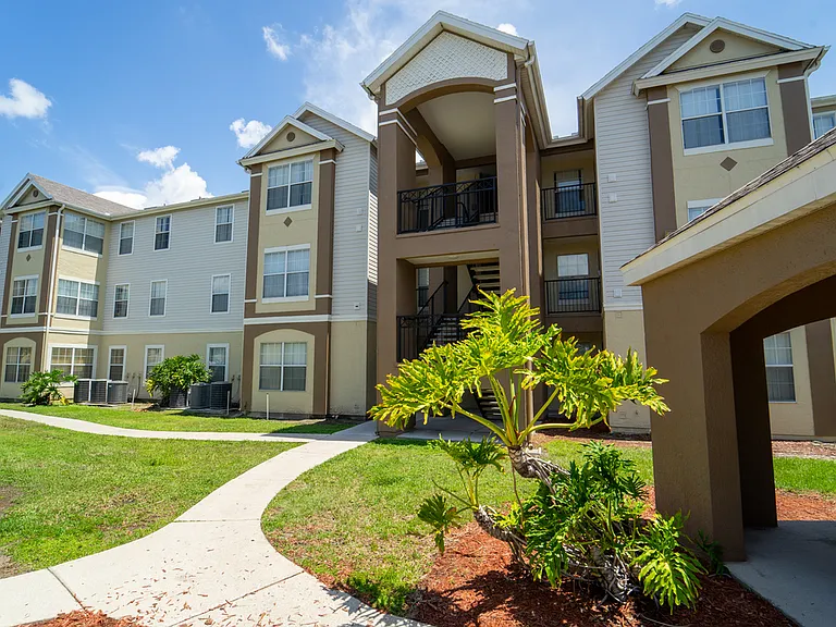 Palmetto Trace Apartments — Photo 3
