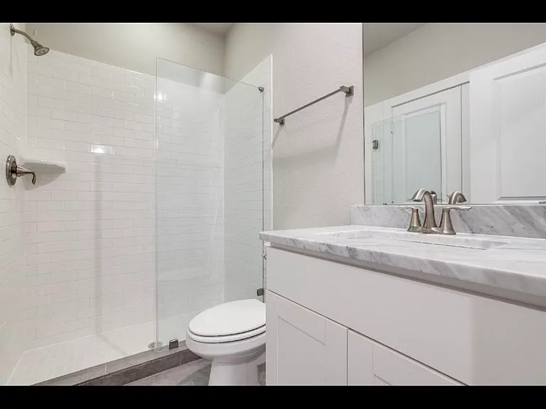 5521 D Larkin — Photo 4