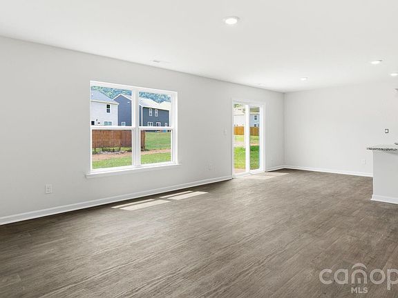 4th image of 76 Creekwalk Ln