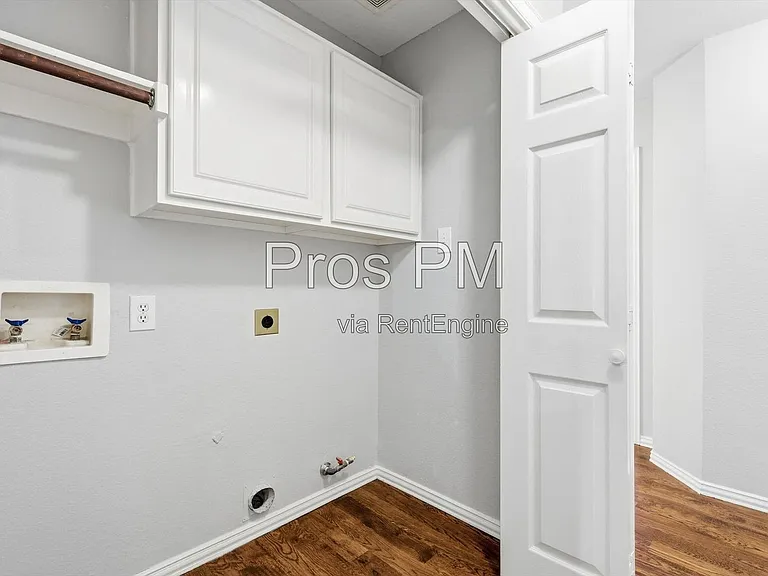 2921 Meadow Glen Dr — Photo 18