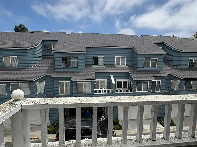 1018 Gilbert Ln — Photo 3